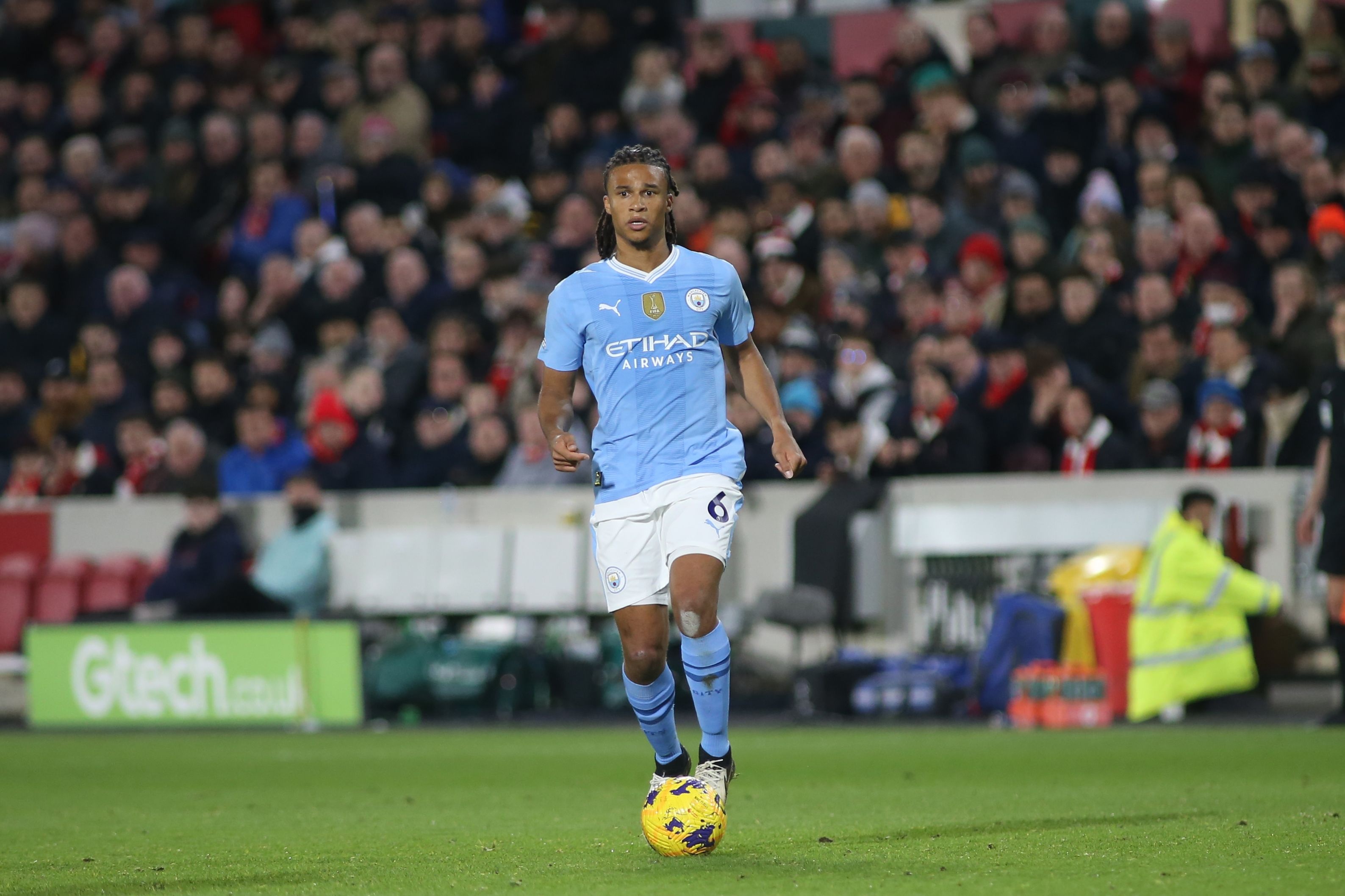 lol竞猜-每体：德科非常看好阿克，但资金允许优先考虑巴斯托尼和范德芬