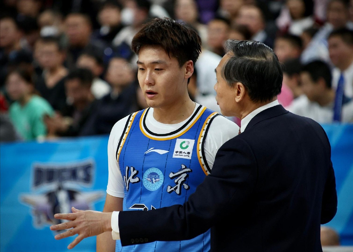 s15竞猜-签约麦基！周琦替补地位不保，场均3.6分白拿顶薪，明年合同到期|北京队|范子铭|中锋|贾维尔-麦基|北京首钢_新浪体育_新浪新闻