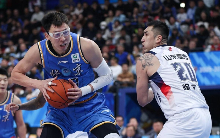 s15竞猜-签约麦基！周琦替补地位不保，场均3.6分白拿顶薪，明年合同到期|北京队|范子铭|中锋|贾维尔-麦基|北京首钢_新浪体育_新浪新闻