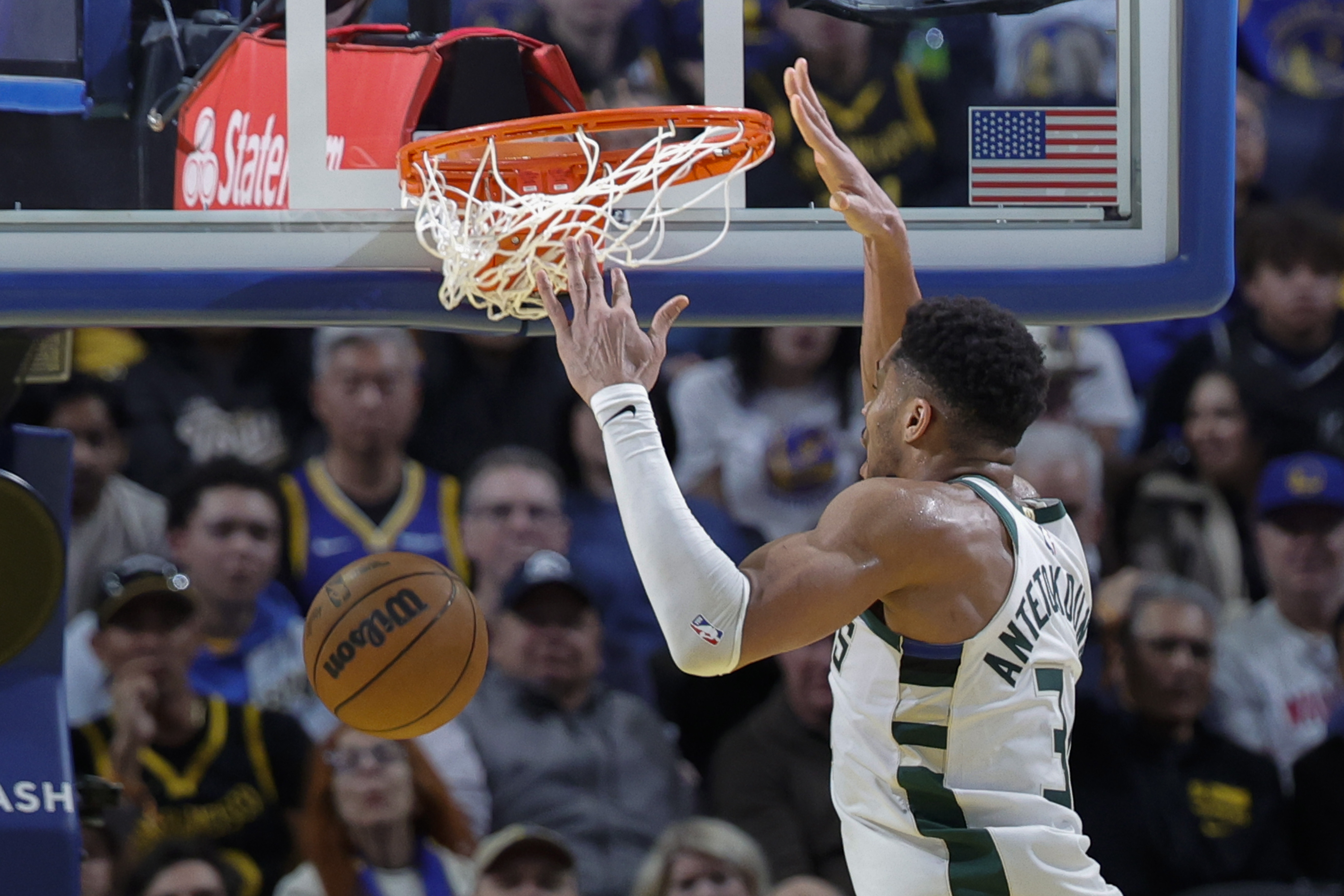 Windhorst：部分球队密切关注字母哥 甚至将已敲定的交易暂缓执行