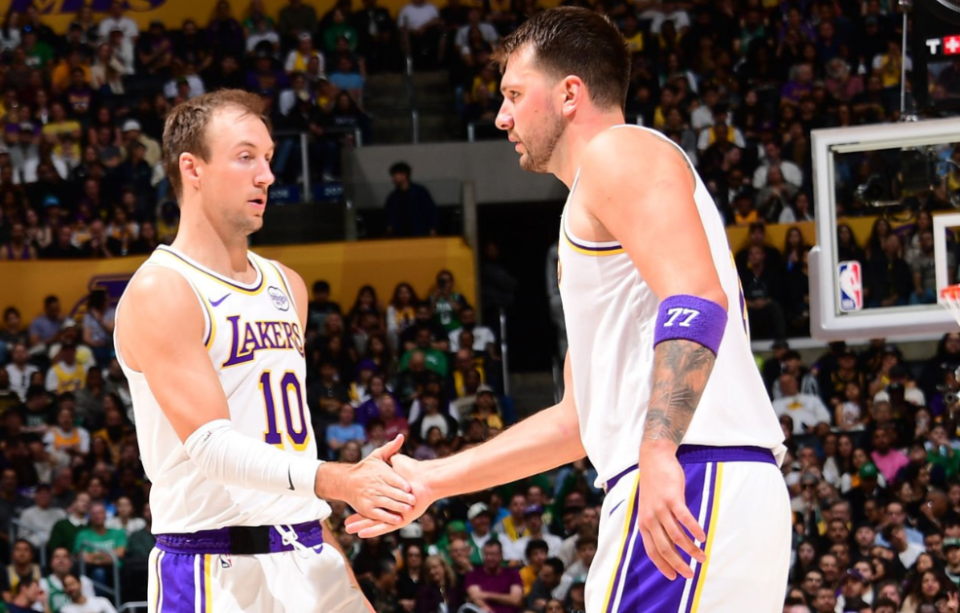 三分命中率联盟第一！肯纳德成湖人最大惊喜 东契奇鼓励他多出手