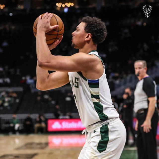 字母哥两战85分碾压篮网！雄鹿面对东部两强5胜1负