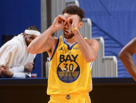 s15投注-62分！库里重启日天模式！勇士想赢球这并非最优解